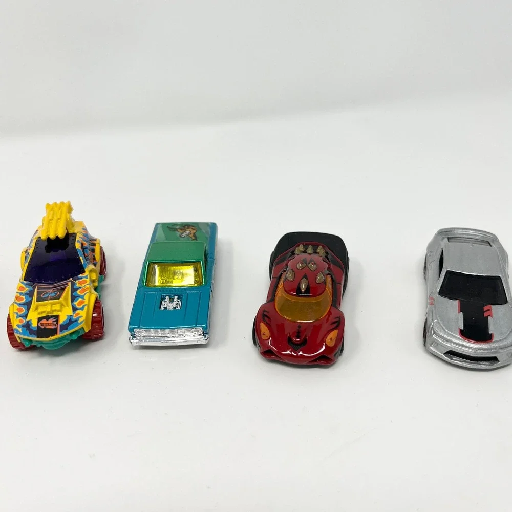Hot‎ Wheels Mixed Diecast Toy Car Lot 18pc Race Cars Trucks Fantasy Vehicles